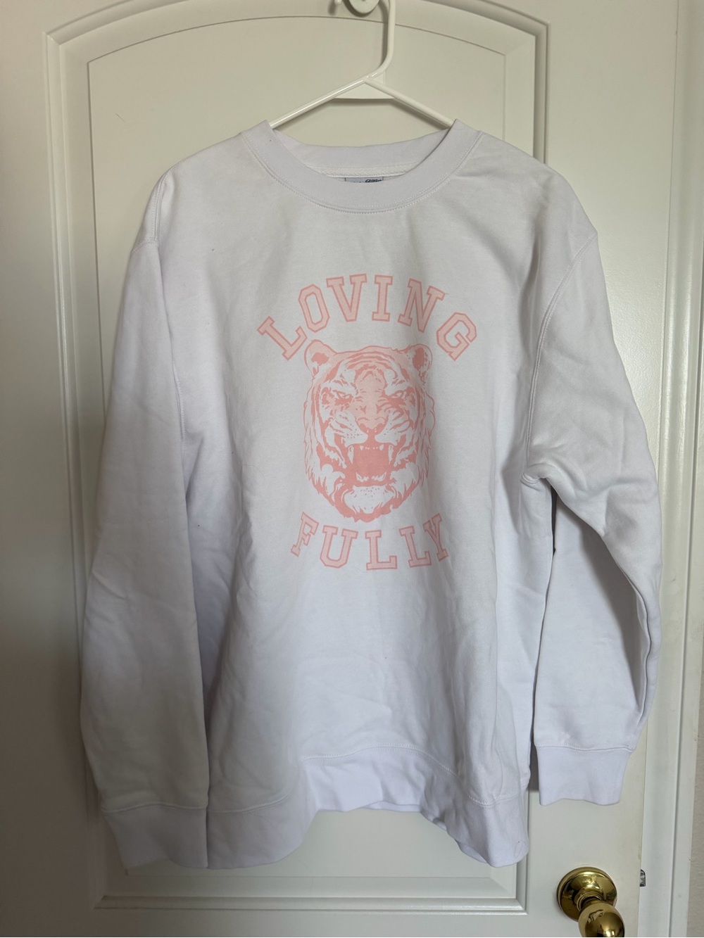 GUC living fully Mallory Ervin M sweatshirt white pink tiger